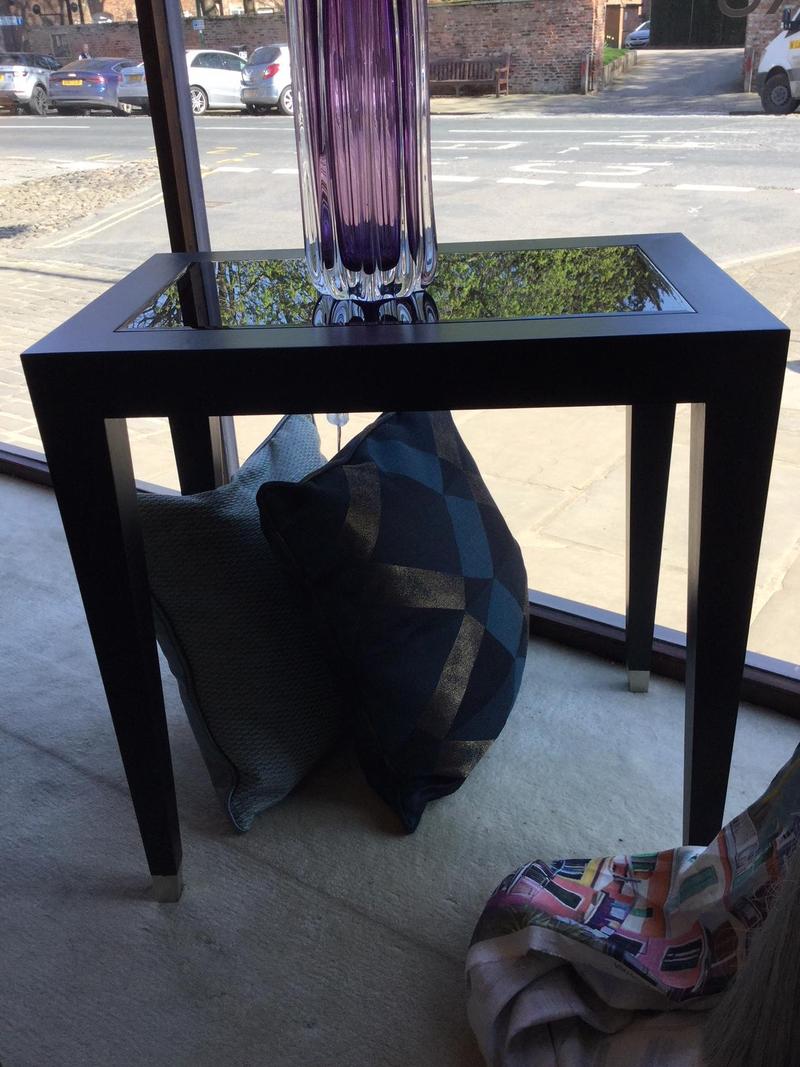 Chiba Pedestal Table