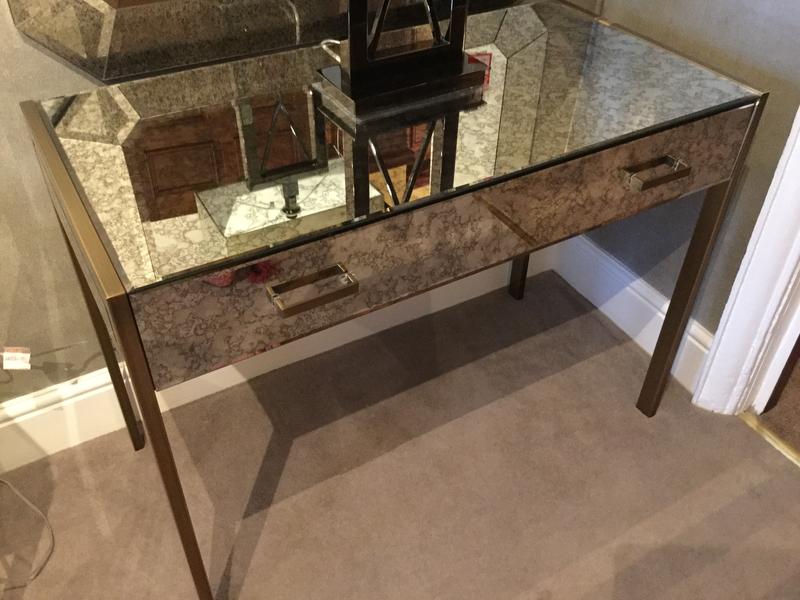 Mustang Mirrored Console